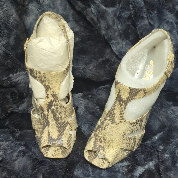 BCBG Paris Beige Snakeskin Heels - Picture 2 of 7